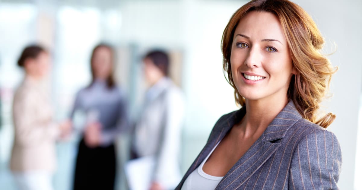FEMALE BUSINESS WOMAN